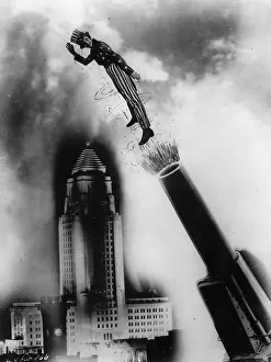 Cannonball: Loretta Young as living Cannonball