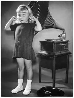 Puts: LOUD GRAMOPHONE!