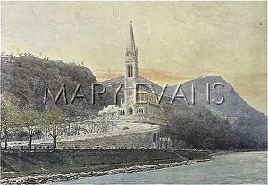 Thronging: LOURDES BASILICA