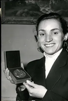 Lucienne: Lucienne Schmidt Couttet, ski champion, receives medal