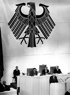 Wirtschaft: Ludwig Erhard announced economic stimulus plan