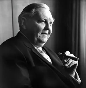 Wirtschaft: Ludwig Erhard with cigar