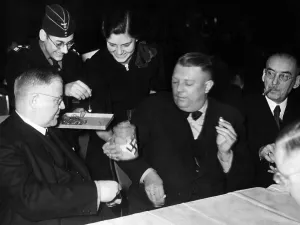 Klitzsch: Ludwig Klitzsch at a social evening of the Scherl publis