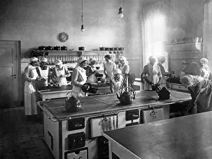 Housewives: The Luisenhof in Baerwalde, 1914