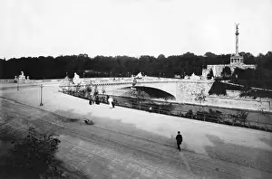 Connects: The Luitpold Bridge with the Angel of Peace in Munich