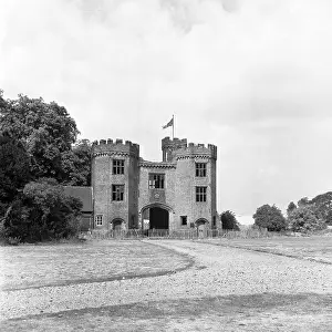 Peche: Lullingstone Castle Gatehouse
