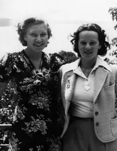 Bridal: Lunch break at the Reichsbraeuteschule Schwanenwerder, 1939