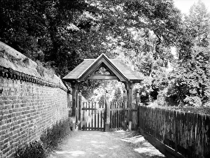 Lych: Lych gate