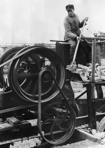 Crushed: Machine for building material recycling, 1944
