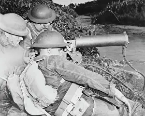 Surveillance: A machine gun crew of American troops in the