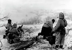 Sleeve: Machine-gun guards on a hill on the Eastern Front, 1943