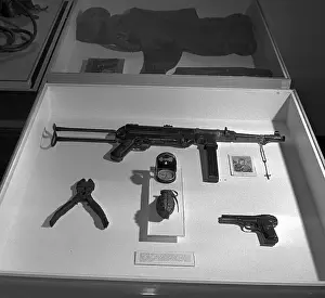 Clippers: Machine gun - hand grenate