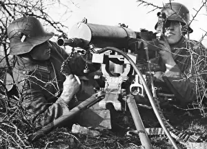 Periscope: Machine gun position during a maneuver of the Wehrmacht