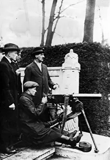 Posts: Machine gun position of revolutionary workers, 1919