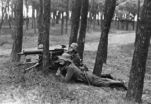 Doeberitz: Machine gun post during a maneuver of the Reichswehr, 19