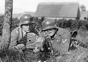 Belong: Machine gun post during a Reichswehr exercise in the Uck