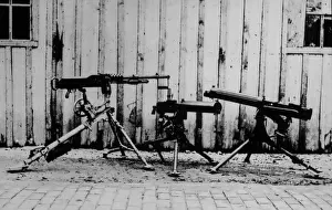 Mounting: Three machine guns on display