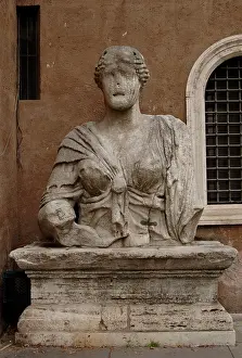 Lucrezia: Madama Lucrezia roman bust