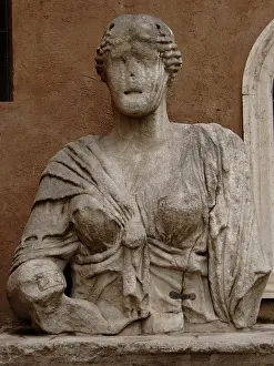 Lucrezia: Madama Lucrezia roman bust