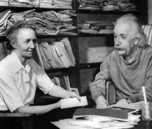 Madame Joliot-Curie visits of Albert Einstein. ?