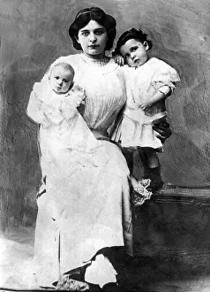 Navratil: Madame Navratil with Her Children