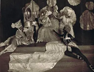 Follies: Madge Elliott in the Rhapsody in Blue sequence from the Midn