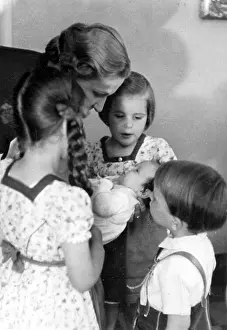 Helga: Magda Goebbels with her children
