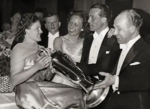 Weiser: Magda Schneider and other actors