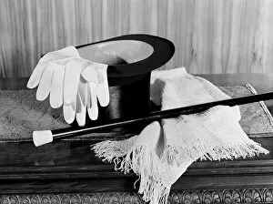 Magic Circle: Magician'S Hat Gloves And Magic