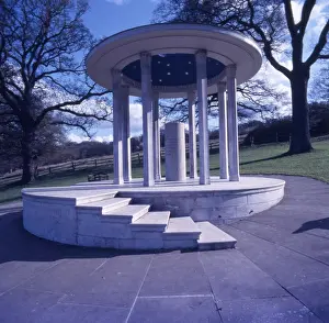Runnymede: MAGNA CARTA STONE