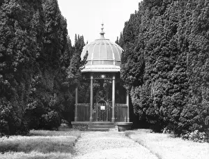 Maharajahs: THE MAHARAJAH'S WELL