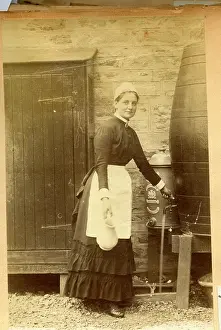 Maids: Maid collecting water