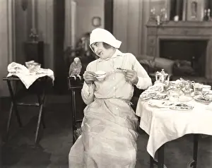 Leftovers: Maid joined by a fine feathered friend for breakfast