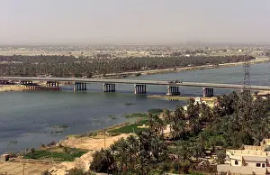 Nasiriyah: The main bridge in An Nasiriyah Iraq where ?