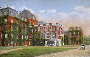 Colleges: Main Building, Vassar College, Poughkeepsie, NY State, USA