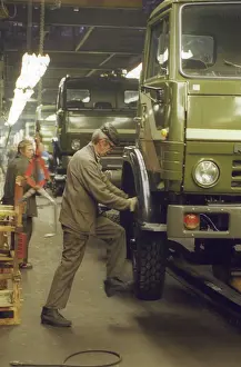 Kamaz: Main engine assembly line at Kamaz factory, 1997