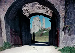 Corfe: The main gate, Corfe Castle