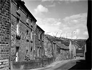 Eyam: MAIN STREET OF EYAM