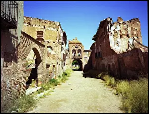 Gatehouse: Main street with gatehouse, Belchite, Spain