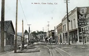 Chewing: Main Street, Grass Valley, Nevada County, California, USA