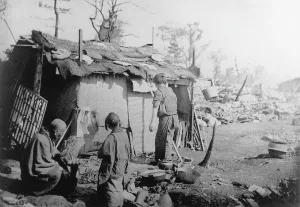 Japans: Makeshift huts after the Mino-Owari earthquake