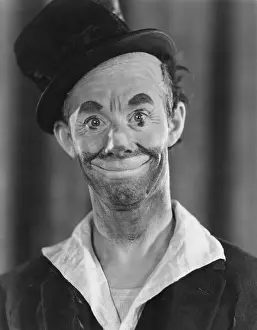 Circuses: MAKE'UM LAUGH