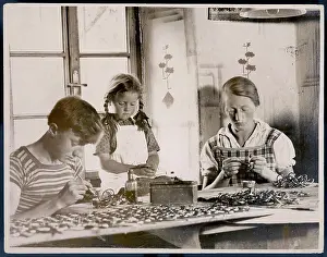 Harps: MAKING JEWS HARPS 1932