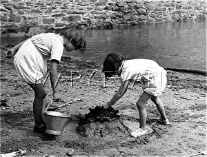 Sandcastles: MAKING A SANDCASTLE