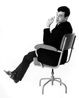 Swivel: MALE MODEL