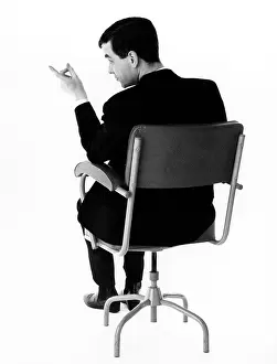 Swivel: MALE MODEL