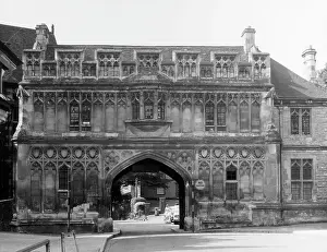 Gatehouses: MALVERN PRIORY GATEWAY