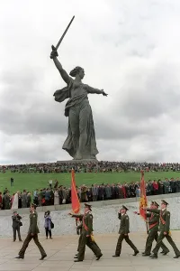 Calls: Mamayev Hill, 1995