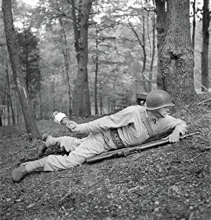 Belvoir: man - army - World War II - weapons