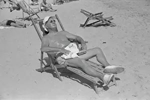 Caucasia: Man - Beach - Relaxation - Leisure